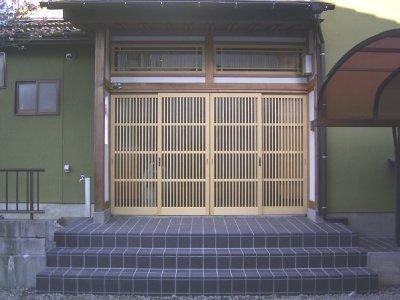 素晴らしい門構えの玄関が完成！