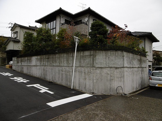 コンクリート塀洗浄：施工前