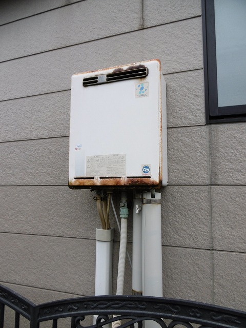 給湯器入替え：施工前