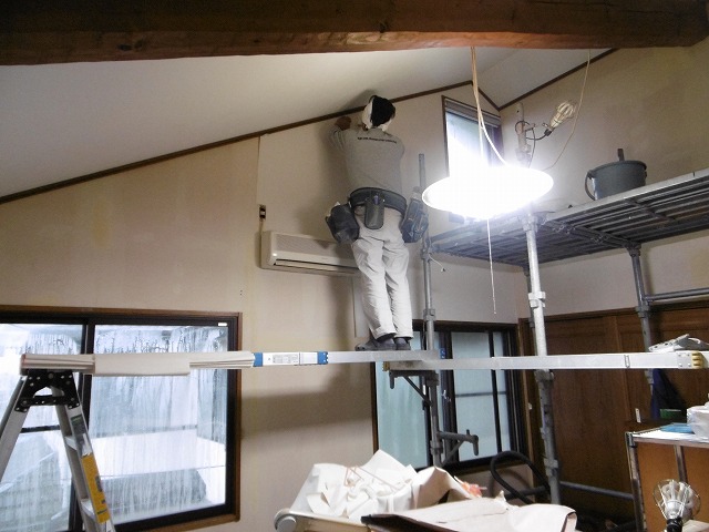 壁紙・クロス張替：施工中