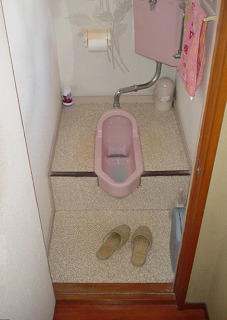 トイレ入替え工事：施工前