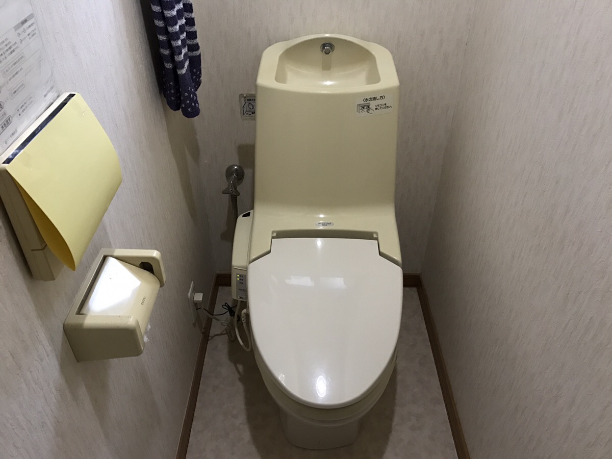 新潟市トイレ交換工事・ビフォー