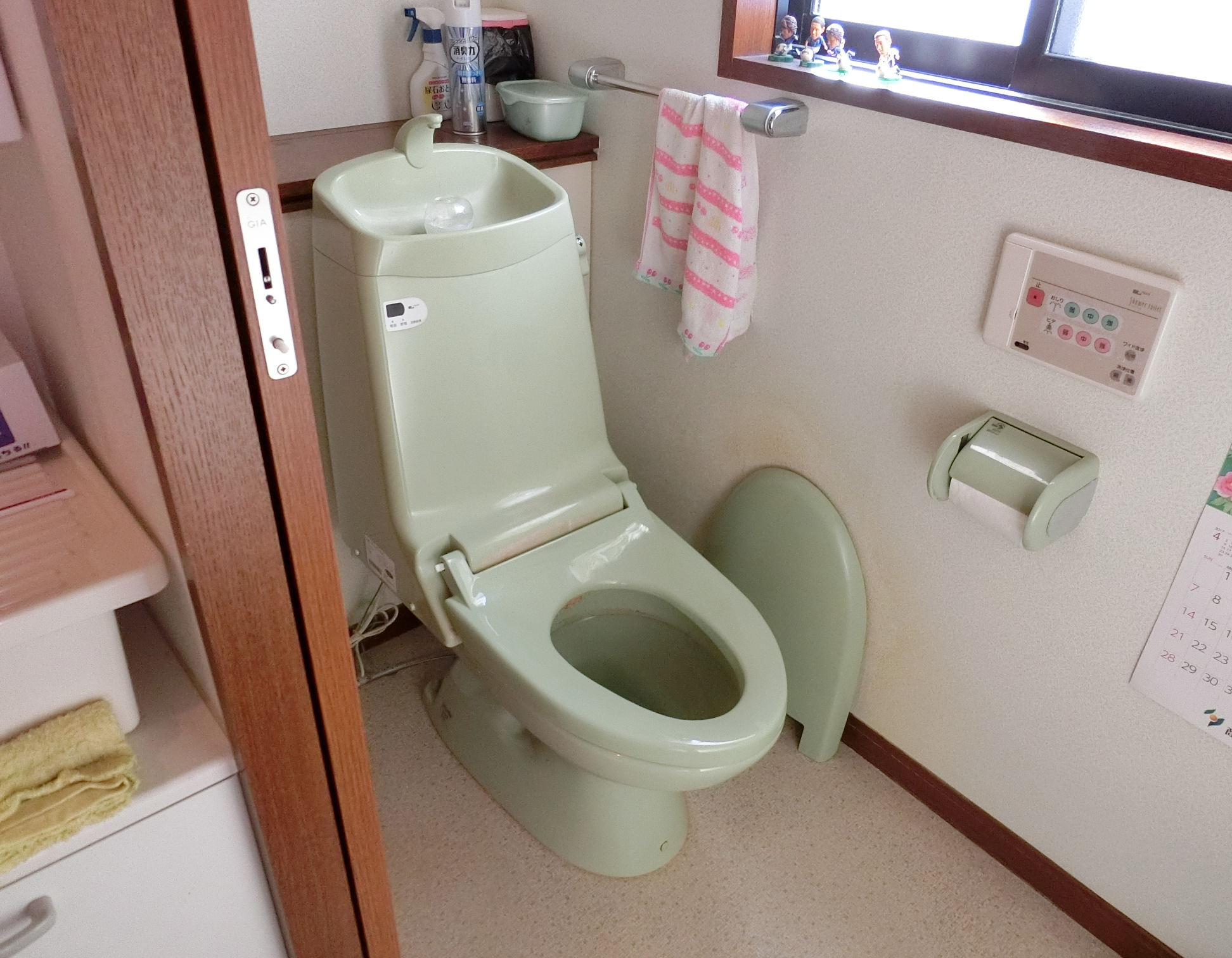 新潟市西区トイレ交換工事・ビフォー
