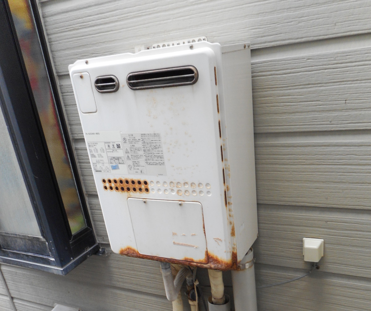 新潟市西区給湯器交換・ビフォー